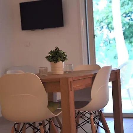 En Corse Avec Terrasse Au Calme *